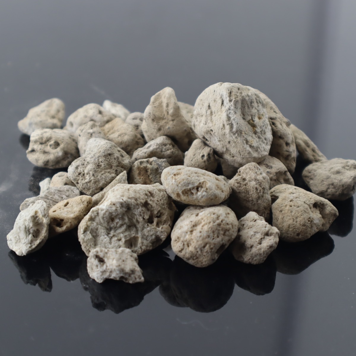 احجار طبيعية تطفو في الماء لاحواض اسماك الزينة و التيراريوم